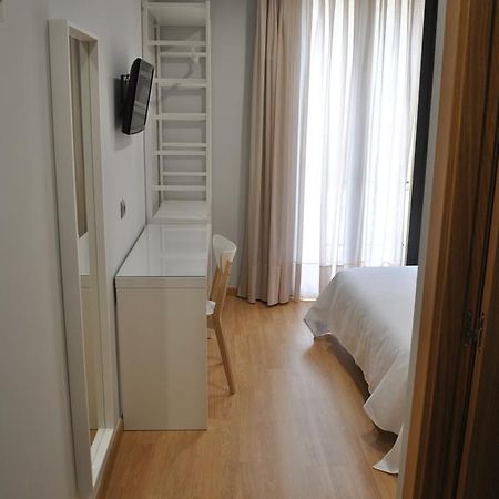 Hostal Universitat Cervera  Zewnętrze zdjęcie