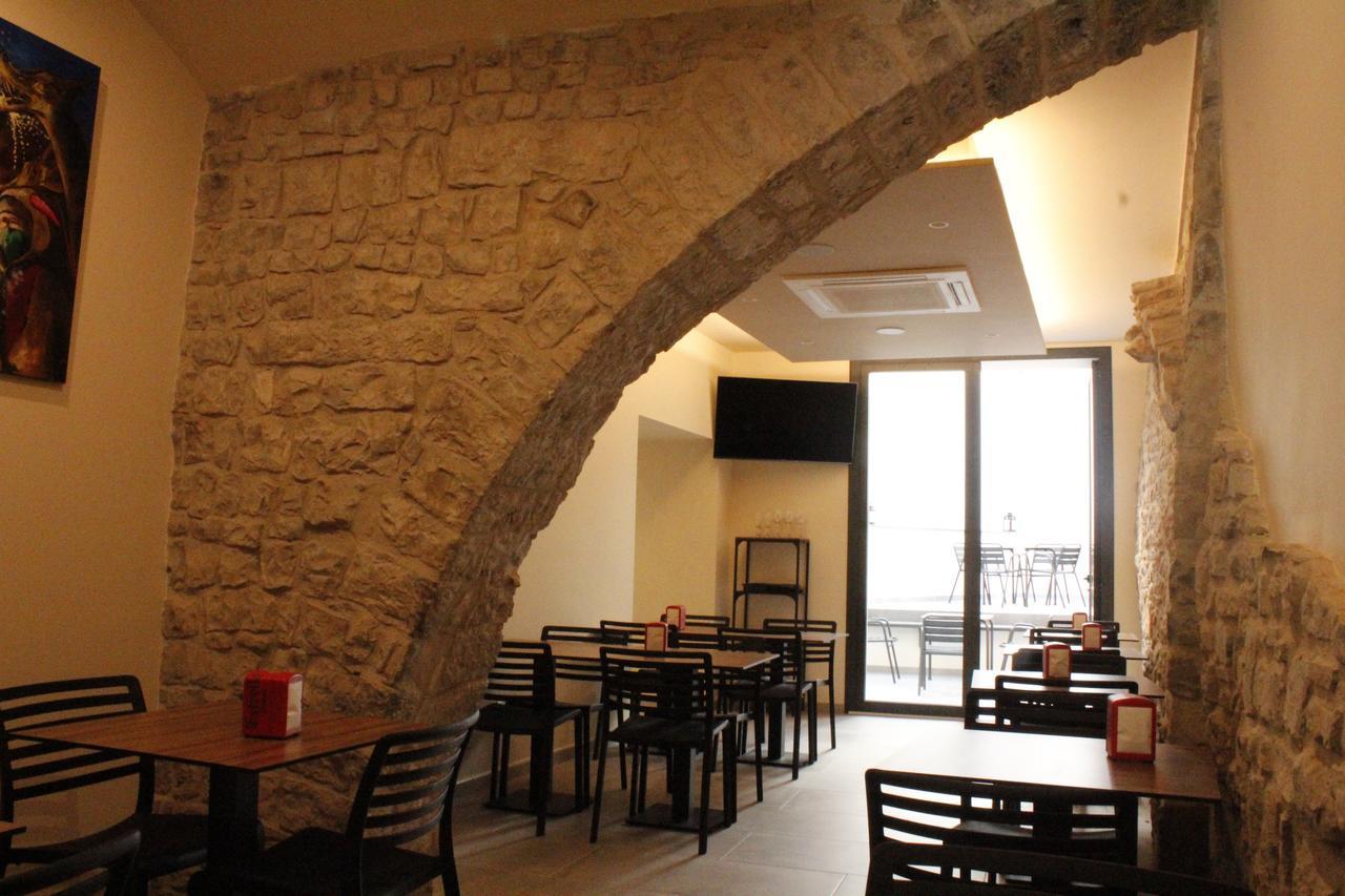 Hostal Universitat Cervera  Zewnętrze zdjęcie