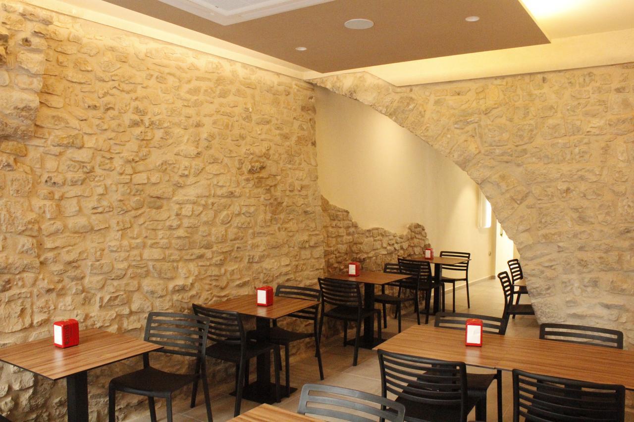 Hostal Universitat Cervera  Zewnętrze zdjęcie