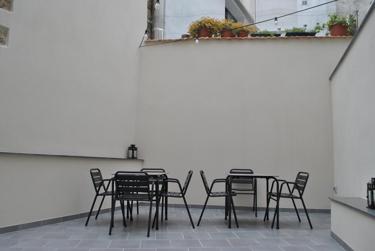 Hostal Universitat Cervera  Zewnętrze zdjęcie