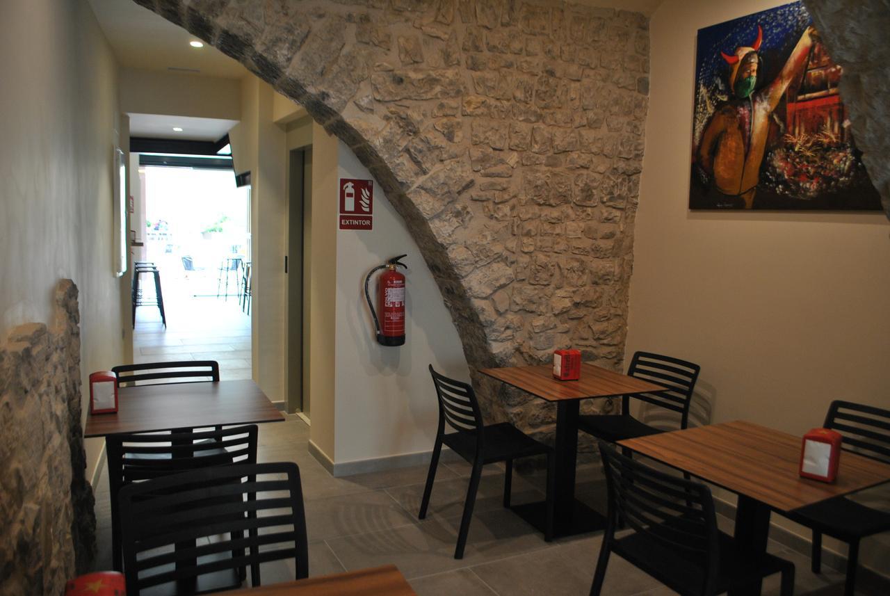 Hostal Universitat Cervera  Zewnętrze zdjęcie