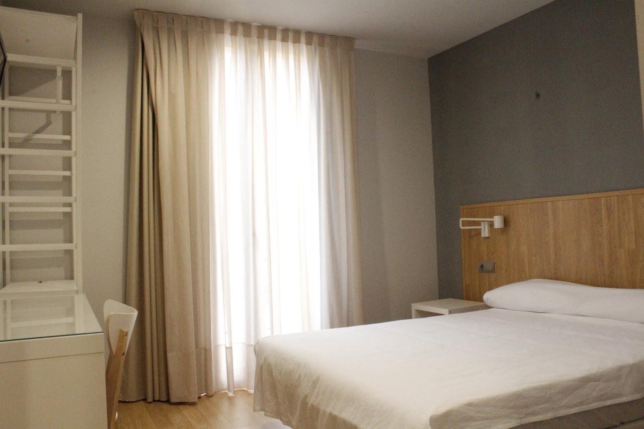 Hostal Universitat Cervera  Zewnętrze zdjęcie
