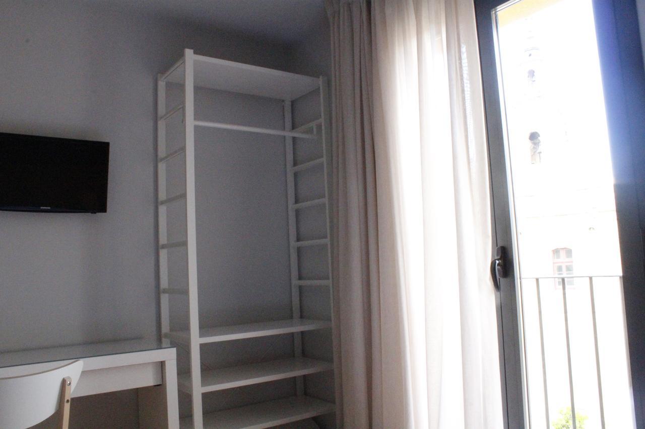 Hostal Universitat Cervera  Zewnętrze zdjęcie