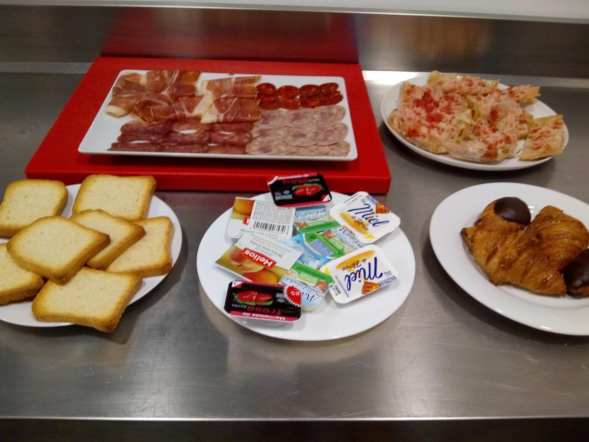 Hostal Universitat Cervera  Zewnętrze zdjęcie