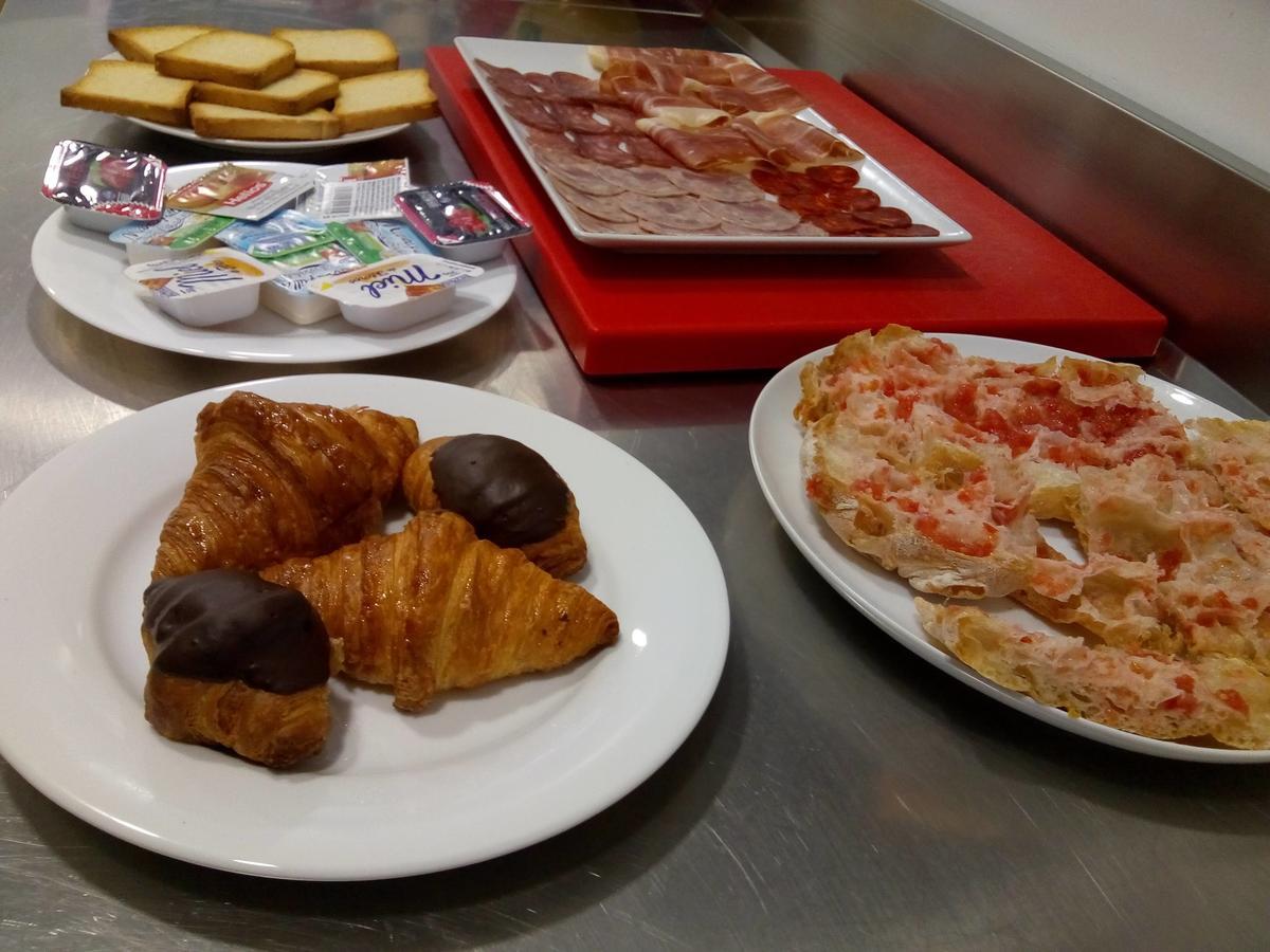 Hostal Universitat Cervera  Zewnętrze zdjęcie