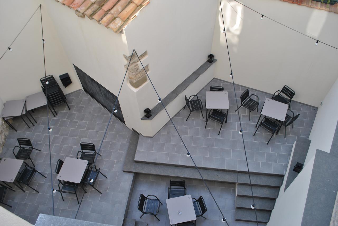 Hostal Universitat Cervera  Zewnętrze zdjęcie
