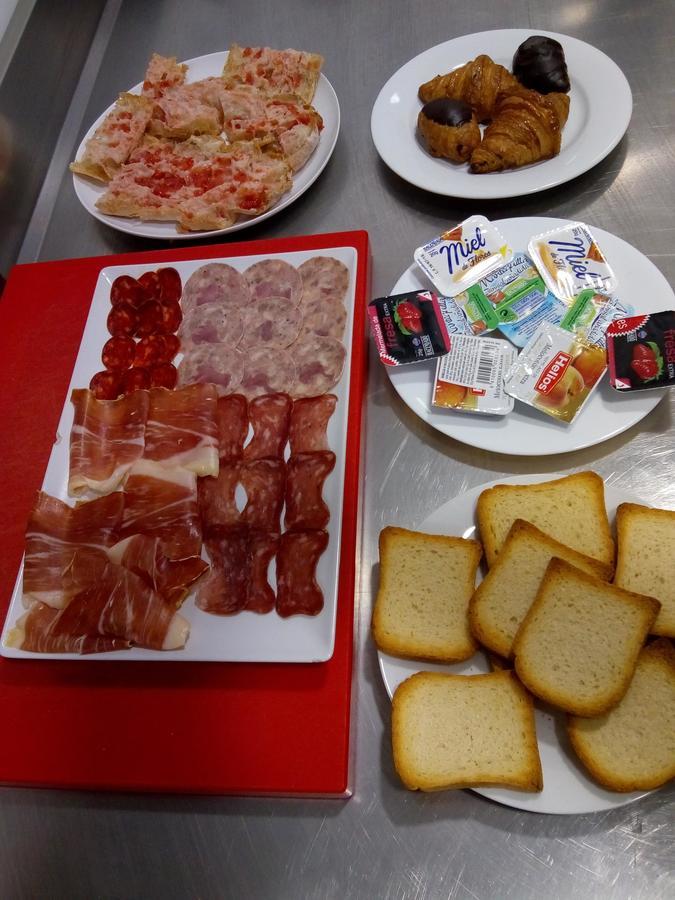 Hostal Universitat Cervera  Zewnętrze zdjęcie