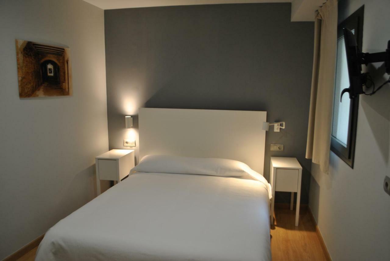Hostal Universitat Cervera  Zewnętrze zdjęcie